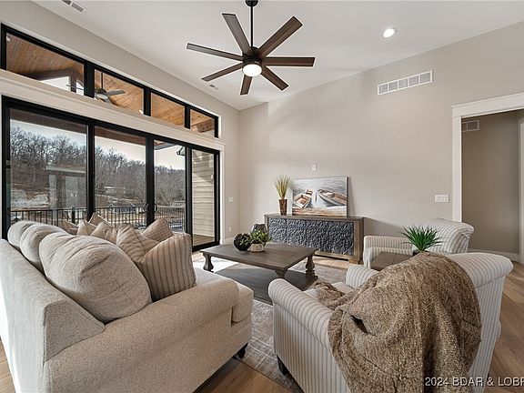 5th image of 52 River Oaks Dr