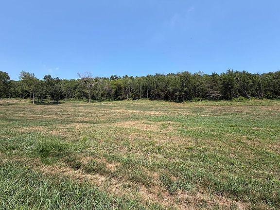 3rd image of 2290 Bluff Rd