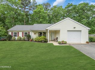 15 Aspen Cir, Barnegat, NJ 08005