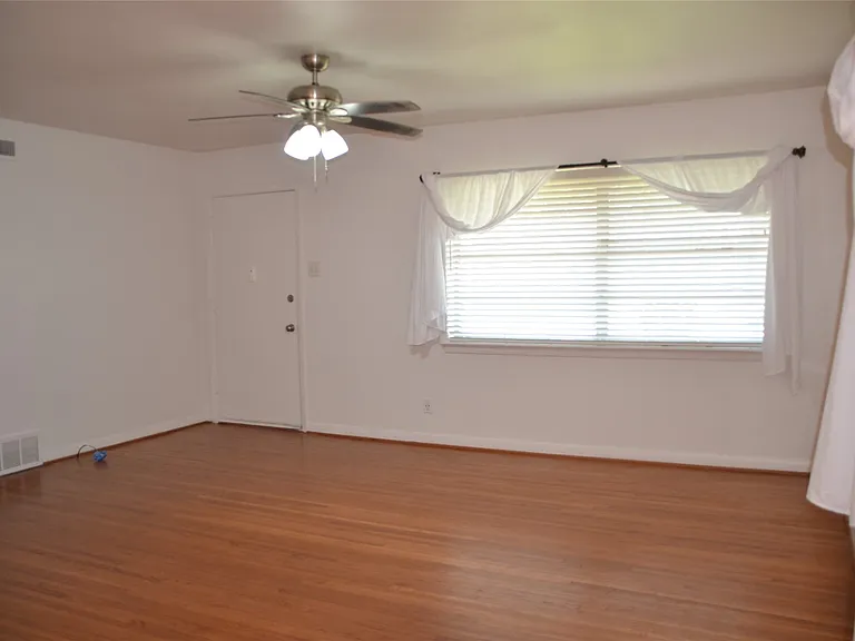 3879 Clover Ln — Photo 8