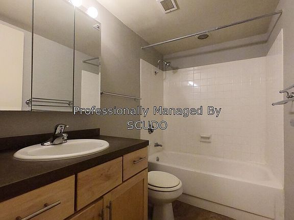 4th image of 600 E 8th St APT 7L