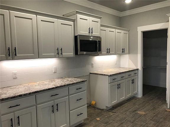 3rd image of 18221 Astor Dr