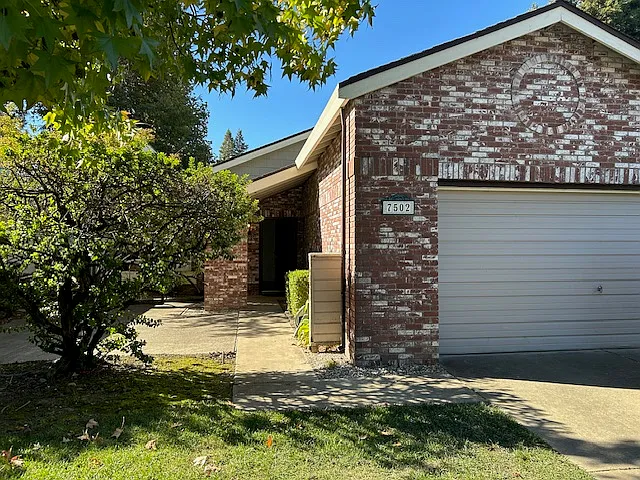 3 bed, 1143 sqft, $2,555 — Photo 3