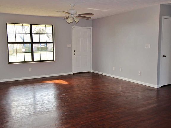 5th image of 901 Rose Petal Ln