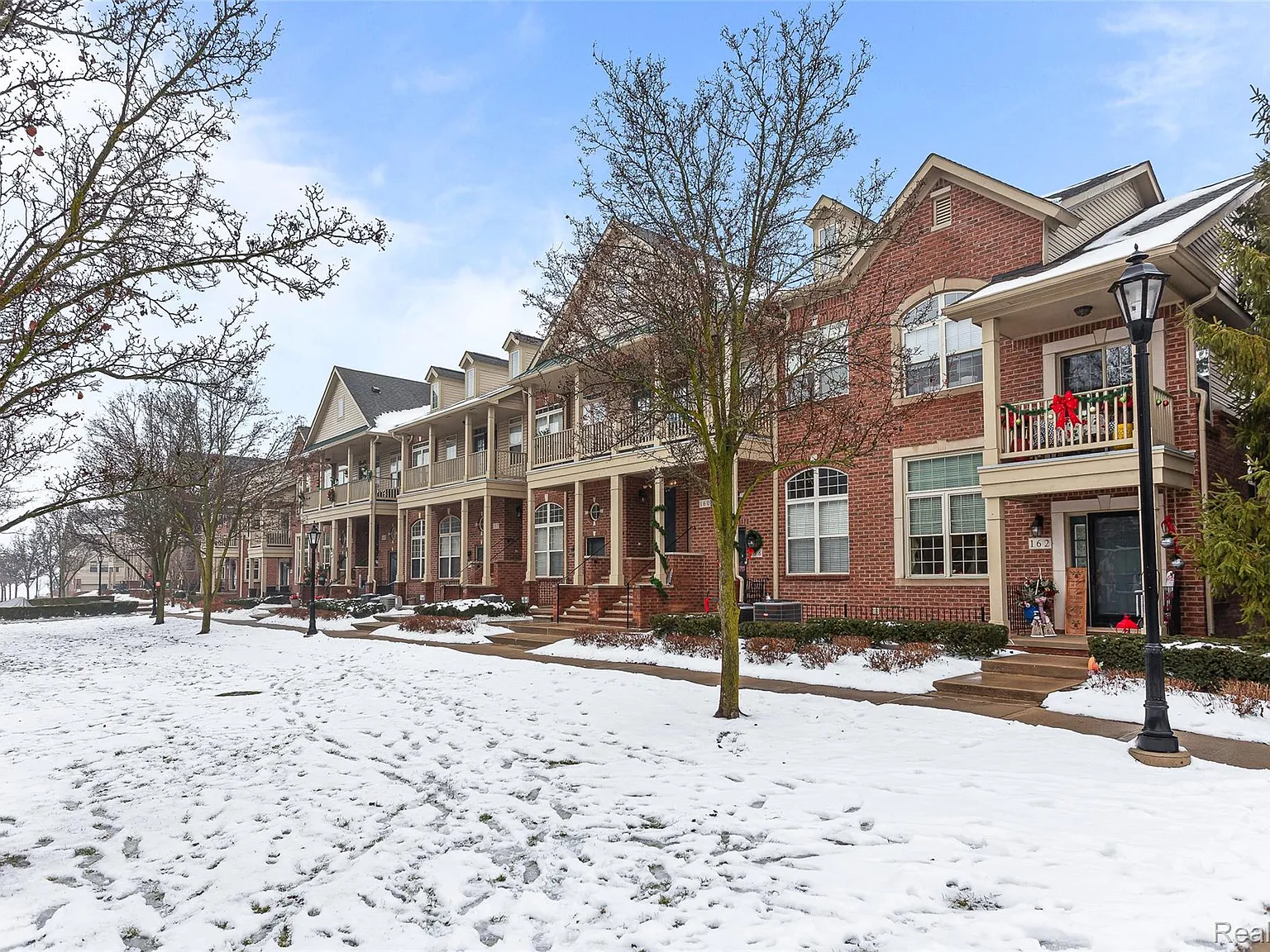 3 bed, 2.0 bath, 1635 sqft, $2,375 — Photo 1