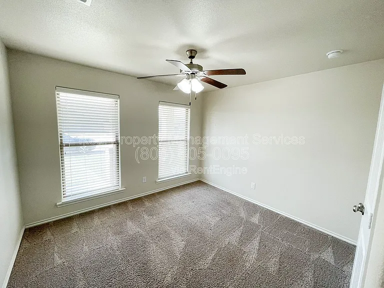 7418 102nd St — Photo 10