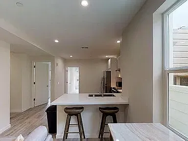1 bed, 200 sqft, $1,740 — Photo 2