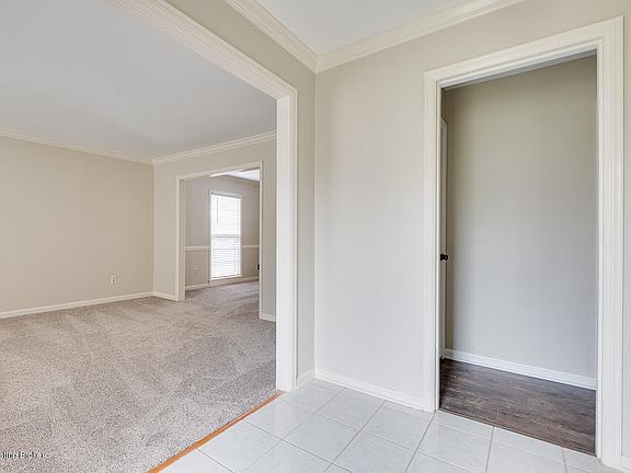 3rd image of 7709 Sunbury Ln
