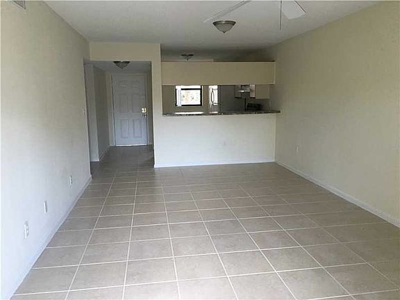 5th image of 9853 Nob Hill Ct
