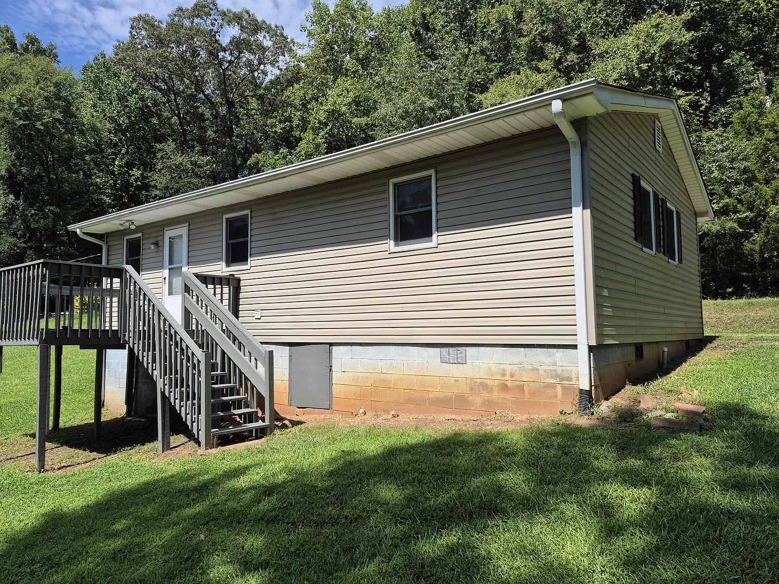 3 bed, 1000 sqft, $1,425 — Photo 3