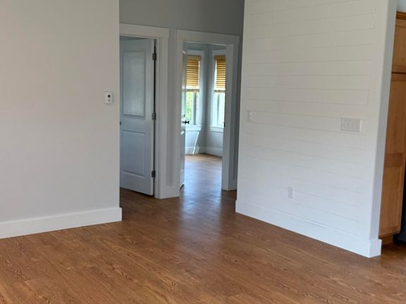 4th image of 19 Adams Lane #02