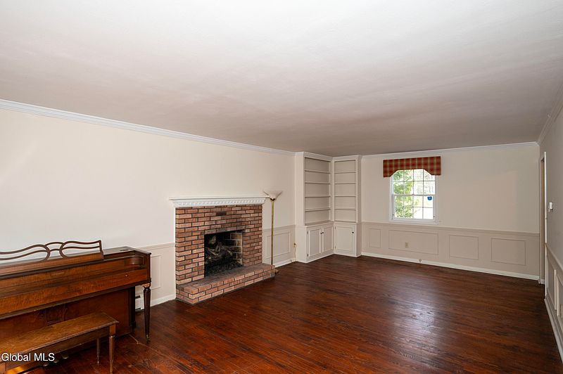 5th image of 33 Casablanca Court