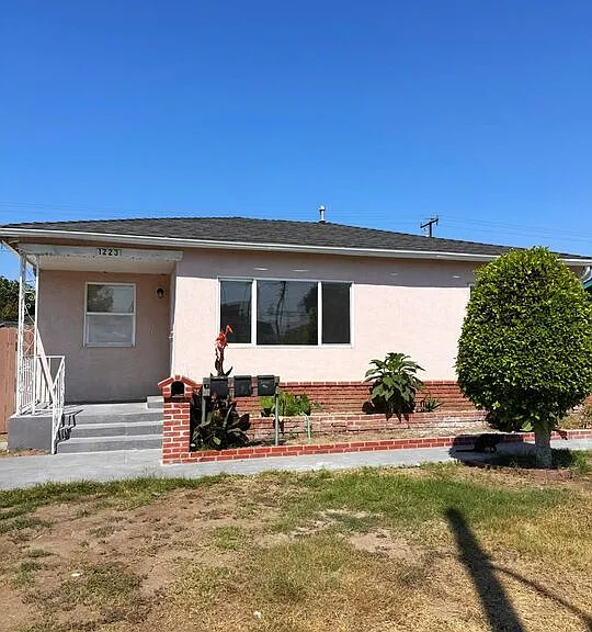 1223 Maple St — Photo 2