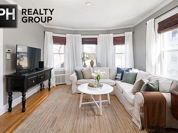 3rd image of 5 Henry St #1