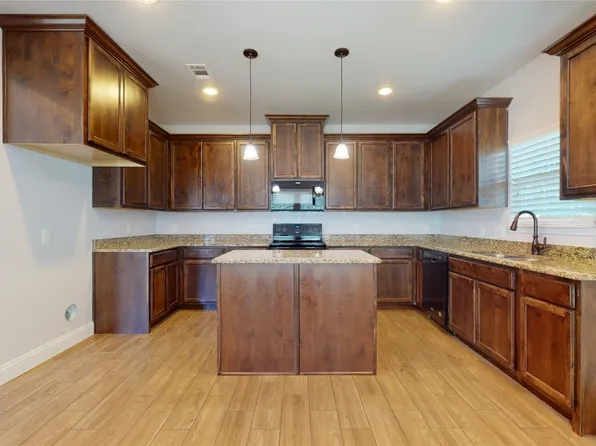 2012 Oliver St, Greenville, TX 75401