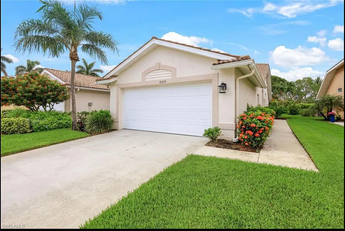 Building Photo - 6654 Castlelawn Pl