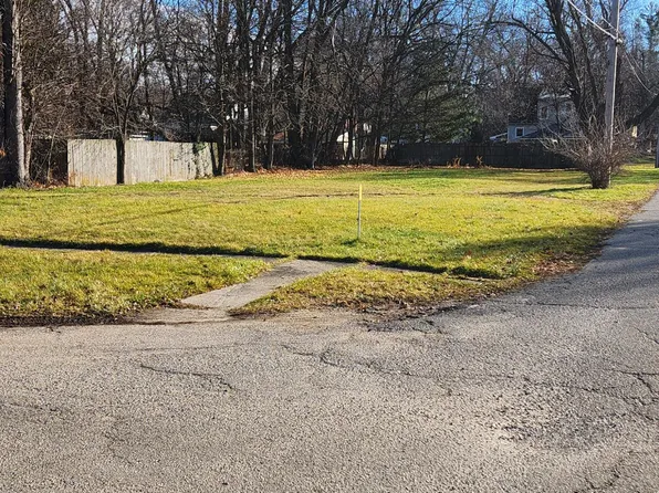 5184 Keyes Dr, Kalamazoo, MI 49004