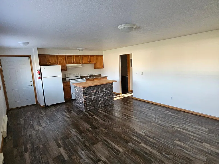 1260 Oakview Dr #1 — Photo 6