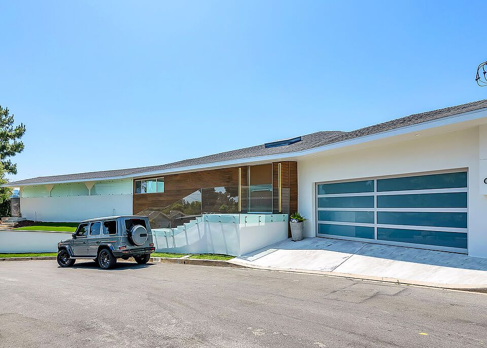 1st image of 849 Glenmere Way