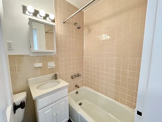 Rented by Highline Residential | media 22