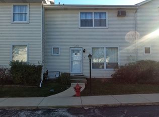 108 Raintree Ct, Aurora, IL 60504