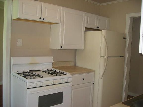 4th image of 1408 N Baker St