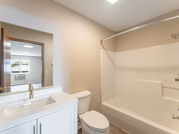 4th image of 810 Mandeville Ln #10