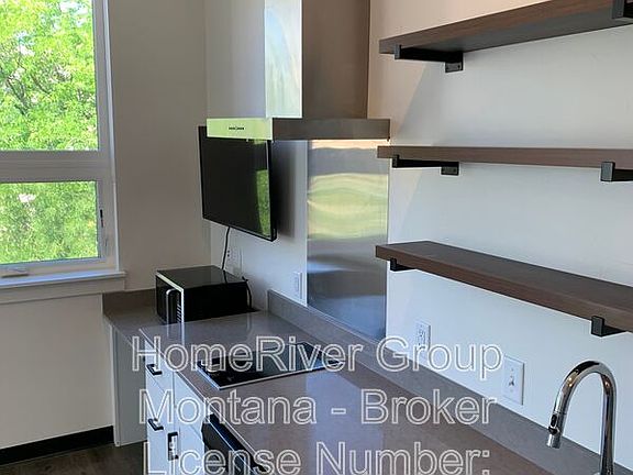 2nd image of 320 Clay St #303