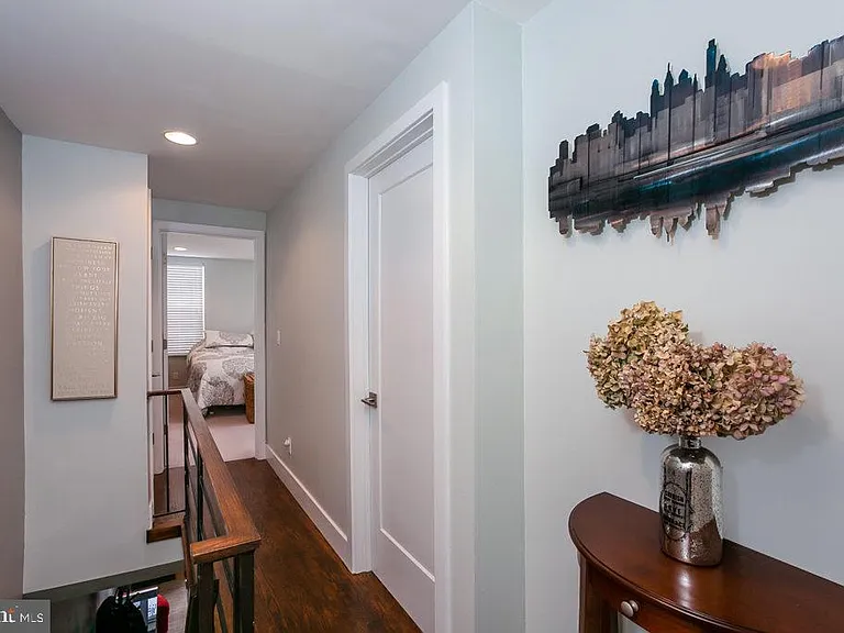 2233 Latona St — Photo 8