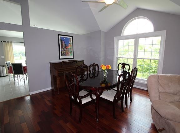 5th image of 1036 S Parkside Dr