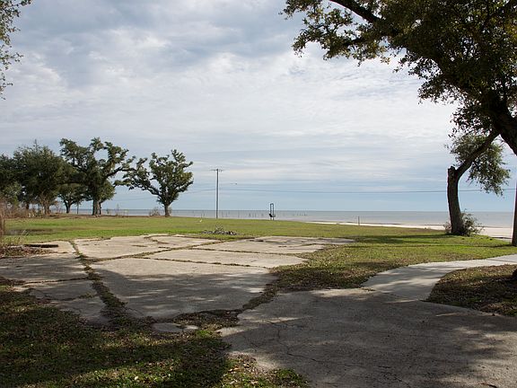 3rd image of 603 N Beach Blvd