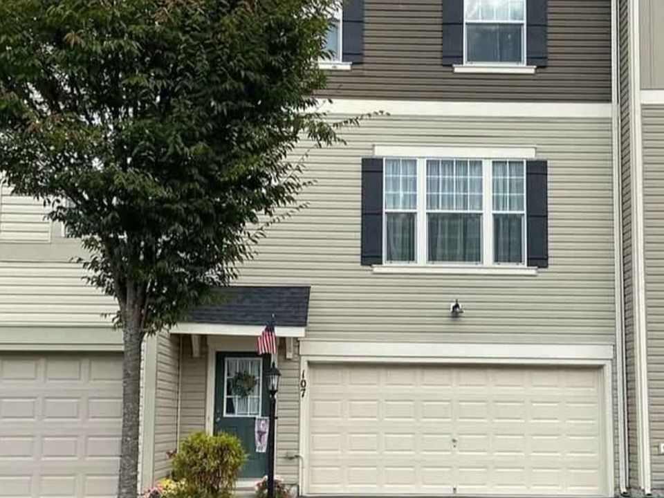 1st image of 107 Dresden Ct
