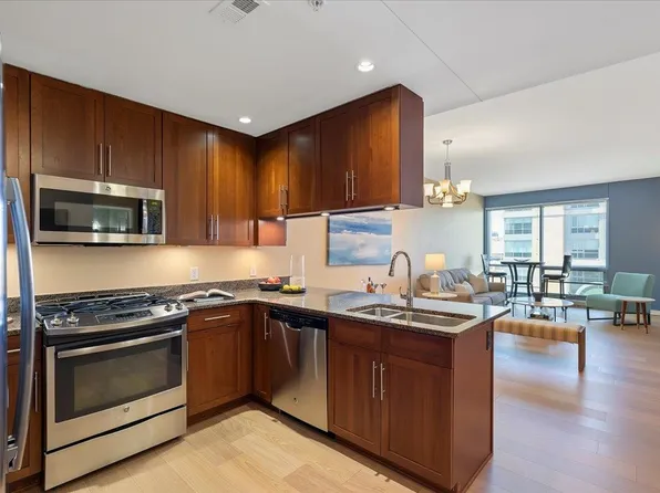 3201 Dodge Ct #5612, Omaha, NE 68131