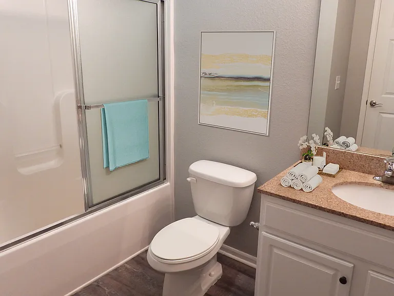 Owens Lake Commons Apartments & Townhomes — Photo 65