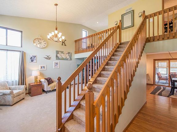 4th image of 62 Highmeadow Dr