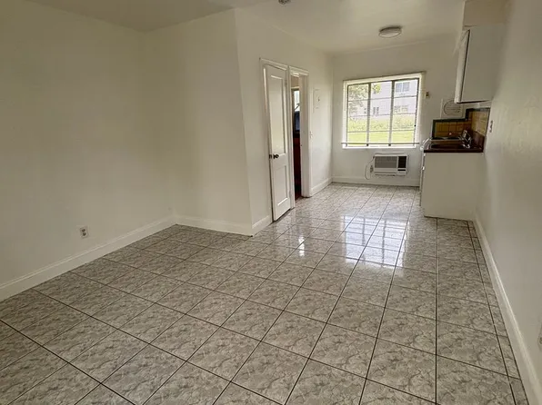 Studio- Little Havana, 1935 NW Flagler Ter #3, Miami, FL 33125