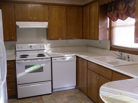3rd image of 2216 N Clarmar Ave