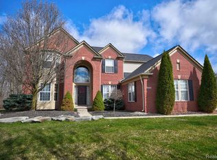 6280 Garnet Ln, Grand Blanc, MI 48439