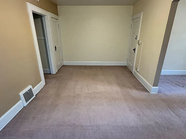 207 E Broadway Ave — Photo 10