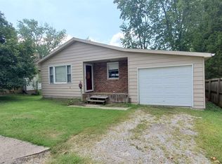 1009 S Land St, Harrisburg, IL 62946