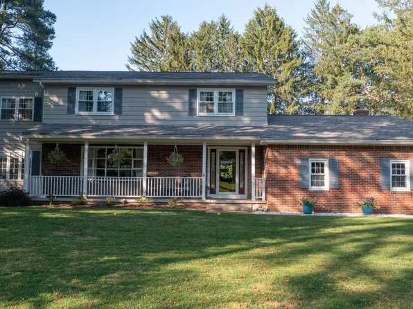 105 S Skytop Rd, Edinboro, PA 16412