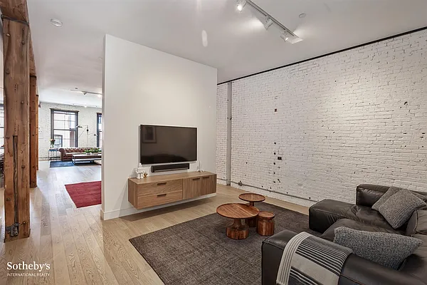 Sold by Sotheby's International Realty | media 9