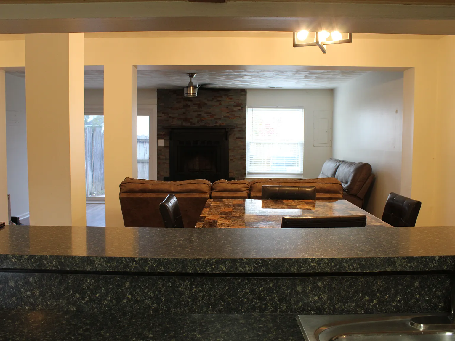 3 bed, 2.5 bath, 1872 sqft, $2,500 — Photo 4