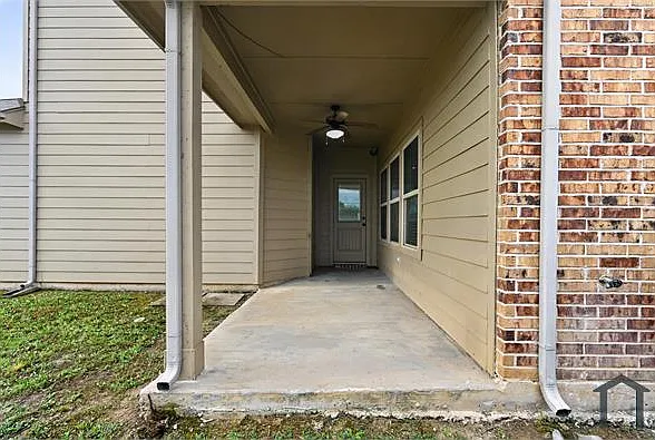4 bed, 2500 sqft, $2,850 — Photo 4