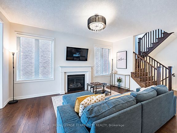 4th image of 903 Penson Cres