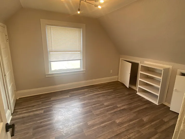 1049 King St — Photo 12