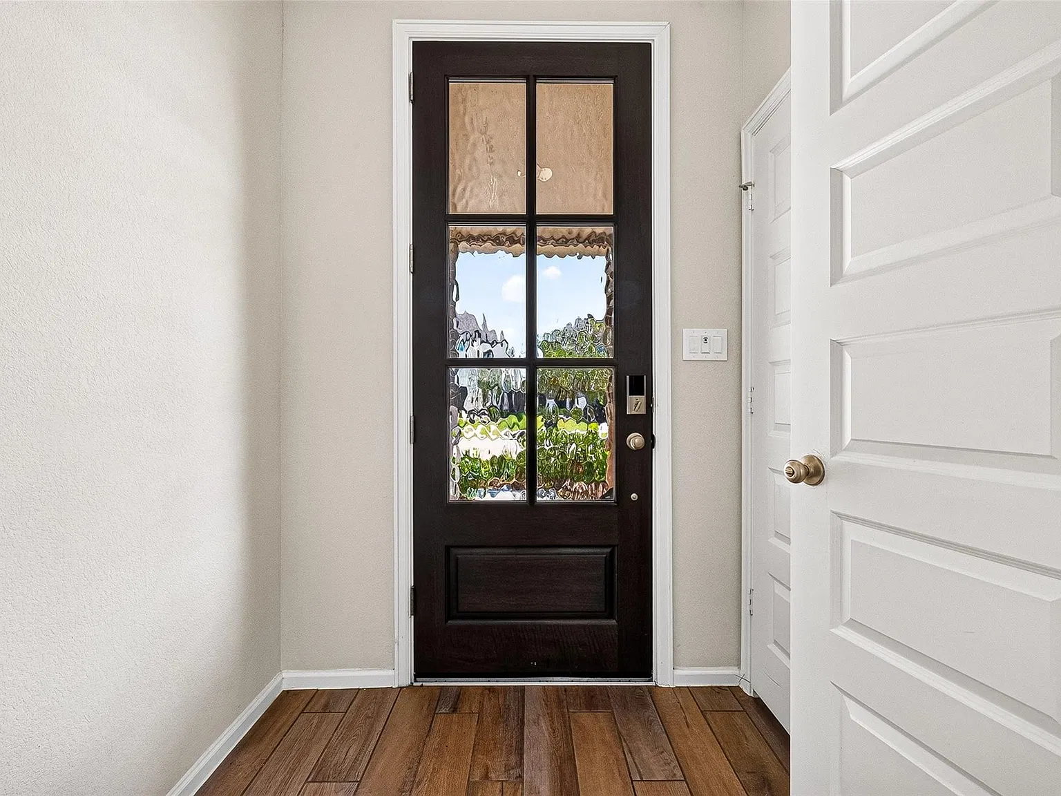 4 bed, 3.5 bath, 2654 sqft, $2,950 — Photo 3