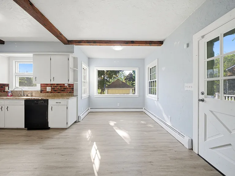 7 Wilson Ave — Photo 3
