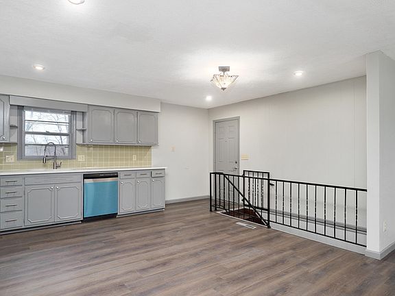 2nd image of 963 S Mission Cir
