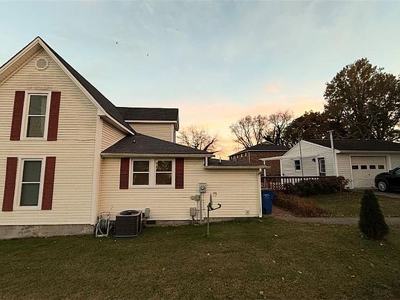 2nd image of 302 Spring St